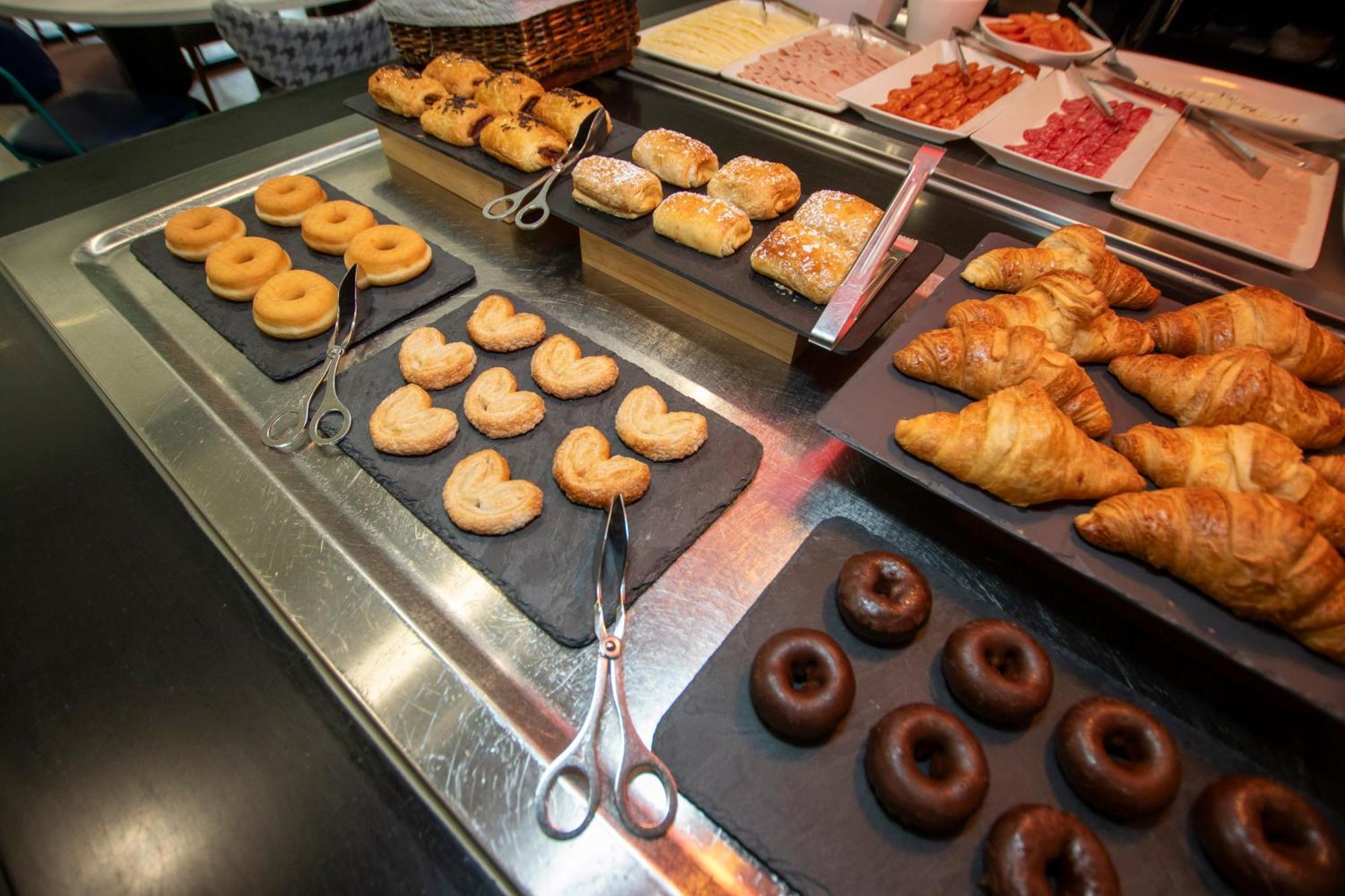 Travelodge Malaga Airport — Fotos 1